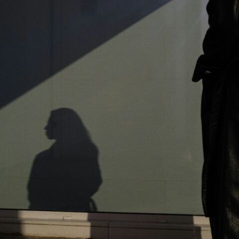 Στη φυλακή 55χρονη stalker: Είχε γίνει «σκιά» δημοσιογράφου για 15 χρόνια, της έστελνε δώρα, της ζητούσε να βγουν