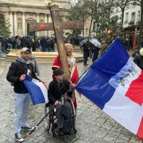 Διαμαρτυρία για τον θάνατο του 23χρονου Κουεντίν, από αντίφα διαδηλωτές