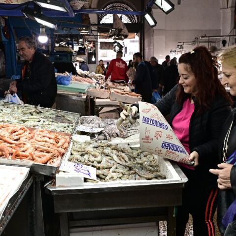 Καθαρά Δευτέρα 2026: Πώς θα λειτουργήσουν καταστήματα και σούπερ μάρκετ