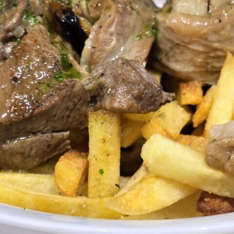 Μια ολόφρεσκια «Κρητικιά» στο Νέο Φάληρο