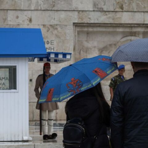 Ο καιρός σήμερα, Κυριακή 22 Φεβρουαρίου: Βροχές, καταιγίδες και χιόνια στα ορεινά - Πτώση θερμοκρασίας και βοριάδες έως 7 μποφόρ.