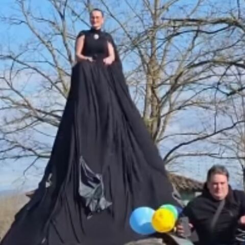 Άρμα αφιερωμένο στην Κλαυδία εμφανίστηκε σε καρναβαλική παρέλαση, με την ίδια να το μοιράζεται στα stories της και να προκαλεί διαδικτυακό ενδιαφέρον