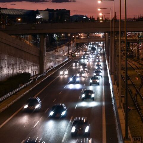 Κυκλοφοριακές ρυθμίσεις στην Αττική Οδό από αύριο έως τα τέλη Απριλίου