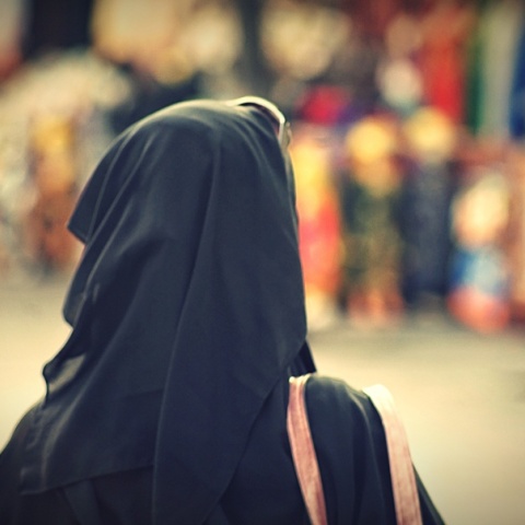 Γυναίκα με μπούρκα