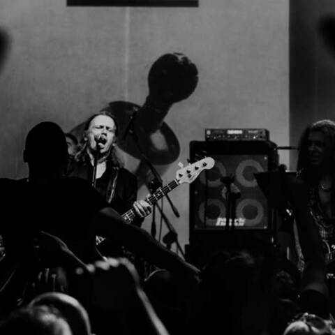 Μωρά στη Φωτιά -  Κύτταρο