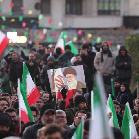 Explainer: Η νομιμότητα των επιθέσεων ΗΠΑ και Ισραήλ στο Ιράν στο μικροσκόπιο - Νομικοί εμπειρογνώμονες αναλύουν τις κινήσεις των εμπλεκόμενων χωρών 