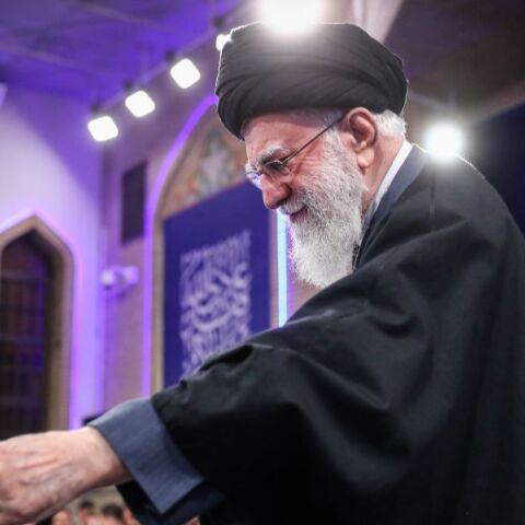 Ποιος κυβερνά το Ιράν τώρα και ποιoς θα είναι ο διάδοχος του Χαμενεΐ 