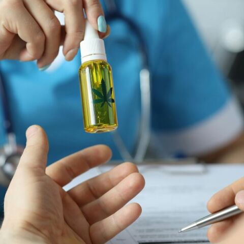 Μελέτη σε 35.000 άτομα συνδέει την κάνναβη με διπλασιασμό των κρίσεων άγχους και αύξηση 44% στις αυτοκτονικές τάσεις των εφήβων την τελευταία δεκαετία.