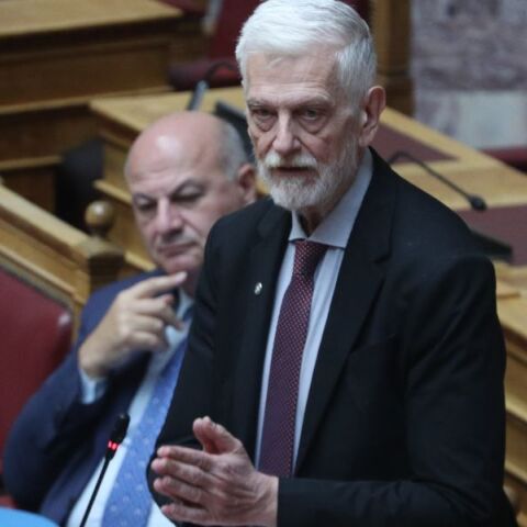 Ο Γιάννης Λοβέρδος ανακοίνωσε ότι 1.500 Έλληνες ζητούν επαναπατρισμό από τα ΗΑΕ - Το ΥΠΕΞ έχει έτοιμο σχέδιο δράσης λόγω των εξελίξεων στη Μέση Ανατολή.