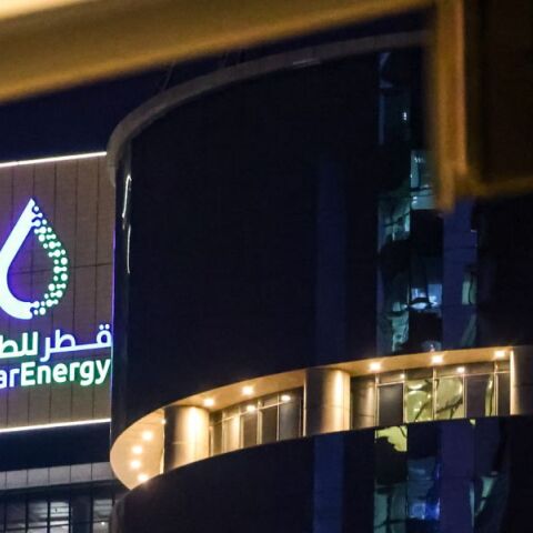 Άλμα άνω του 30% στο ευρωπαϊκό φυσικό αέριο λόγω της κρίσης στη Μέση Ανατολή, με πιέσεις σε μετοχές και φόβους για νέο κύμα πληθωρισμού.