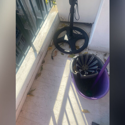 Σε βλέπω άσχετο με τα μεσιτικά!