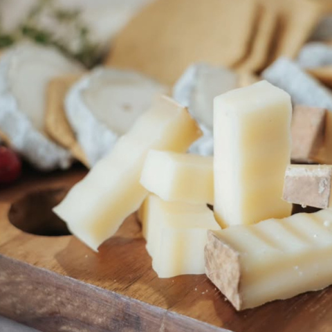 Ένα σεμινάριο γύρω από τα γαλλικά τυριά και το κρασί στο Nora's Deli στο Κολωνάκι