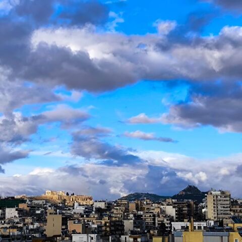 Καιρός: «Χωρίζεται» στα δύο η χώρα - Πού θα είναι φθινοπωρινό το σκηνικό και πού ανοιξιάτικο 