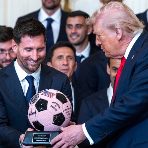Ο Τραμπ υποδέχθηκε τον Λιονέλ Μέσι και την Ίντερ Μαϊάμι στον Λευκό Οίκο - Οι αναφορές σε Κριστιάνο, Πελέ και οι αντιδράσεις για τον Αργεντινό άσο