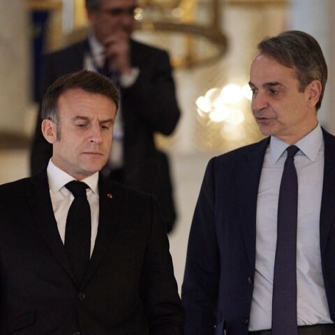 Έκτακτη συνάντηση Μητσοτάκη – Μακρόν αύριο στην Κύπρο