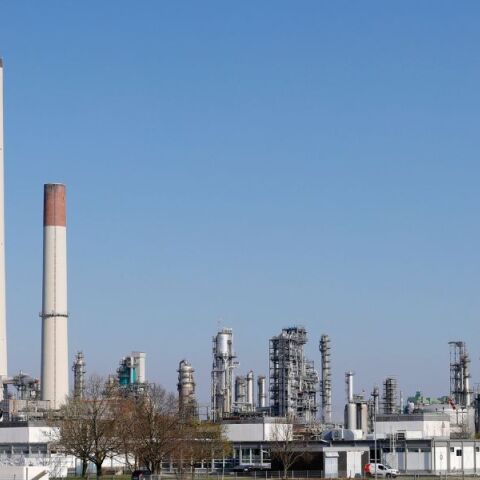 Η Κομισιόν δηλώνει ότι η ΕΕ έχει επαρκή αποθέματα πετρελαίου και φυσικού αερίου, παρά τις αναταράξεις από τον πόλεμο στη Μέση Ανατολή και τις υψηλές τιμές.