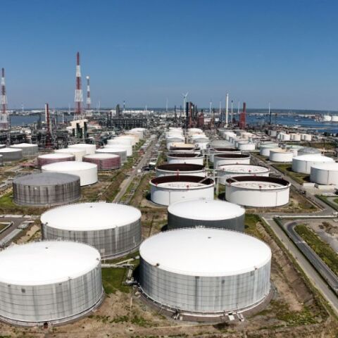 Έκτακτες διαβουλεύσεις G7 για αποδέσμευση αποθεμάτων πετρελαίου καθώς η τιμή του αργού εκτοξεύεται πάνω από τα 100 δολάρια λόγω του πολέμου με το Ιράν.