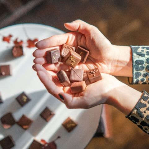 Σοκολάτα και ακμή: Υπάρχει αληθινή σύνδεση μεταξύ τους ή πρόκειται για μύθο;