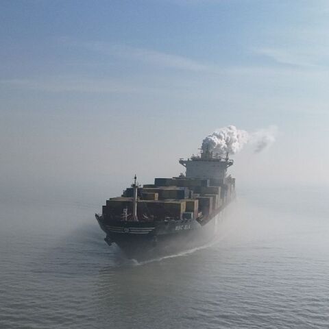 Explainer | Στενά του Ορμούζ: Τι συμβαίνει με τις νάρκες και τις επιθέσεις στα πλοία