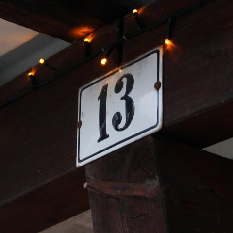 Παρασκευή και 13 σήμερα: Γιατί θεωρείται γρουσούζικη μέρα η σημερινή; - Τα δυσάρεστα γεγονότα που συνδέθηκαν με την Παρασκευή και ο φόβος για τον αριθμό 13 