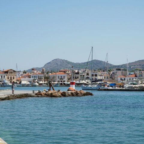 Αίγινα: Η Περιφέρεια δείχνει τον Δήμο για τις βλάβες στον υποθαλάσσιο αγωγό και τα προβλήματα υδροδότησης