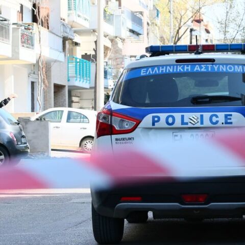 Στα δικαστήρια Θεσσαλονίκης εμφανίστηκε 19χρονος που ταυτοποιήθηκε για τη δολοφονία 20χρονου στην Καλαμαριά - Την Τρίτη απολογείται ο 23χρονος κατηγορούμενος.