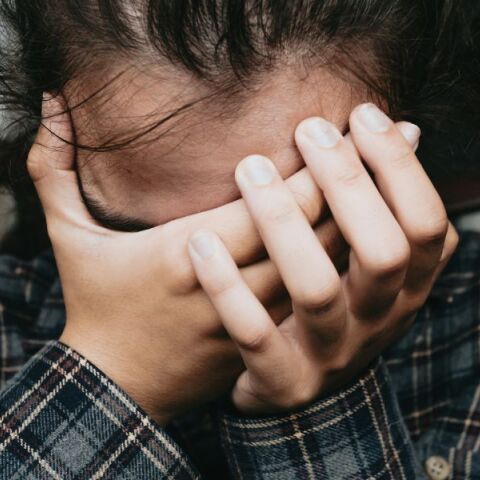 Δέκα συλλήψεις στα Χανιά μετά την καταγγελία 17χρονης για ομαδικό βιασμό - Ανήλικοι εμπλέκονται, ενώ η υπόθεση περνά στον ανακριτή.