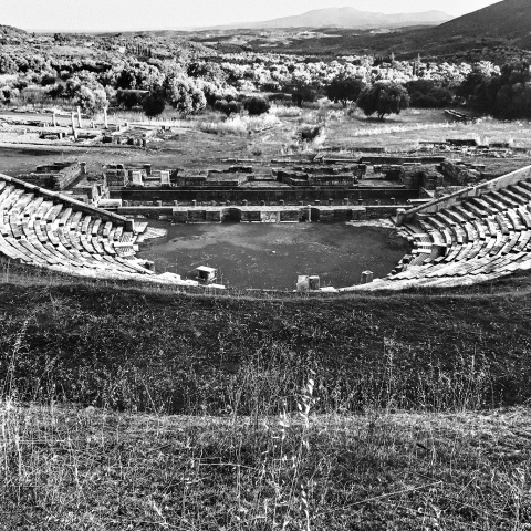 Το Μέγαρο Μουσικής Αθηνών παρουσιάζει την έκθεση φωτογραφίας της Στέλλας Νάστου «Μεσσήνη ή Η δύναμη στη σιωπή του χρόνου»