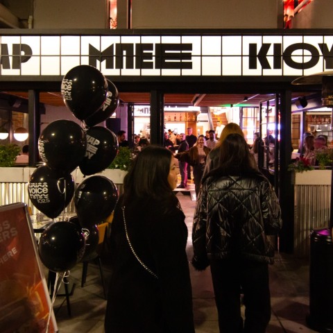 Μια Παρασκευή στο Μπαρ Μπεε Κιου που τα είχε όλα: burgers, μουσική και καλή παρέα