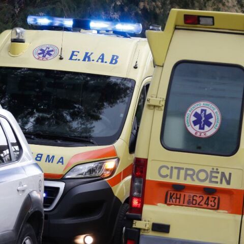 Βέροια: 24χρονη βρέθηκε με βαριά τραύματα σε πυλωτή - Μεταφέρθηκε εσπευσμένα στη Θεσσαλονίκη - Η ΕΛ.ΑΣ. ερευνά μαρτυρίες και υλικό από κάμερες.