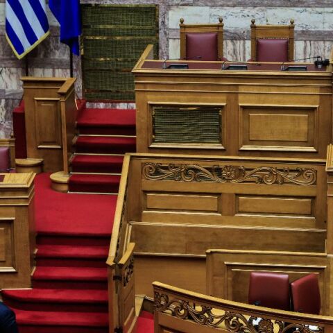 Νέα κόντρα Γεωργιάδη - Κωνσταντοπούλου: Κατήγγειλε ότι τον βιντεοσκοπούσε ενώ έτρωγε κρακεράκια