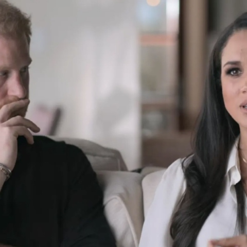 Μέγκαν Μαρκλ και πρίγκιπας Χάρι σε στιγμιότυπο από τηλεοπτικά προϊόντα τους στο Netflix 