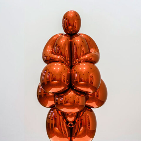 Balloon Venus Lespugue (Orange), 2013-2019, ανοξείδωτος ανακλαστικός χάλυβας με διάφανη χρωματική επίστρωση 266,9 x 124,1 x 104,7 εκ., 1/5 μοναδικές εκδόσεις, Συλλογή Homem Sonnabend © Jeff Koons. Φωτογραφία: Ela Bialkowska, OKNO Studio, ευγενική παραχώρηση Palazzo Strozzi