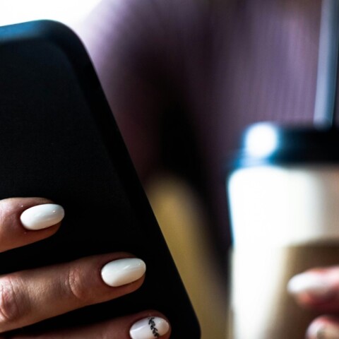 Πώς να «σπάσεις» τον αλγόριθμο: Πάρε πίσω τον έλεγχο του TikTok και Instagram feed σου