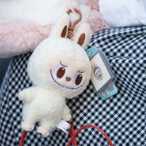 Η Pop Mart και η Sony ετοιμάζουν ταινία Labubu με τον σκηνοθέτη του Πάντινγκτον - Θα συνδυάζει live-action δράση και animation υψηλής τεχνολογίας