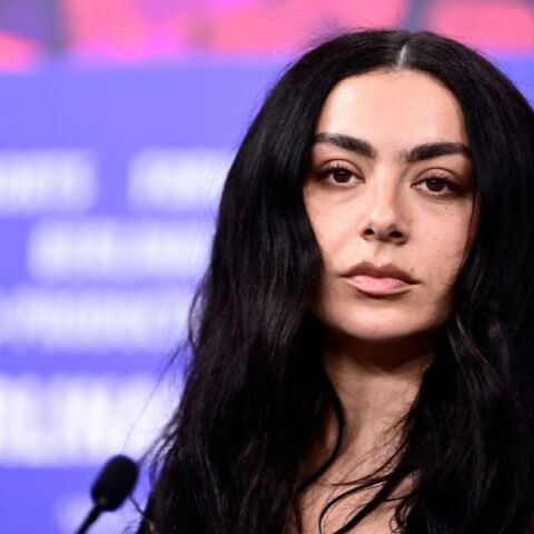 Η Charli xcx συμμετέχει στη νέα ταινία τρόμου του Τακάσι Μίικε, που γυρίζεται στο Κιότο με διεθνές καστ αστέρων - Αποκαλύφθηκαν οι λεπτομέρειες της πλοκής