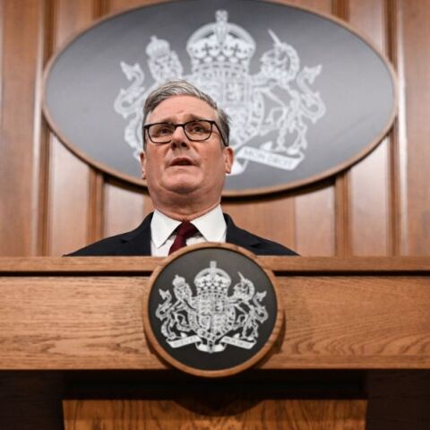 Βρετανία: Ο Κιρ Στάρμερ καταδικάζει τη σοκαριστική επίθεση σε εβραϊκά ασθενοφόρα στο Λονδίνο, την οποία η αστυνομία ερευνά ως αντισημιτικό έγκλημα μίσους