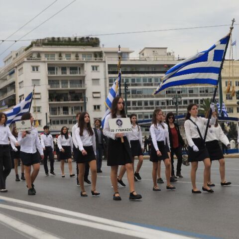 25η Μαρτίου: Με τι καιρό θα παρελάσουν οι μαθητές αύριο - Με ομπρέλα η στρατιωτική παρέλαση