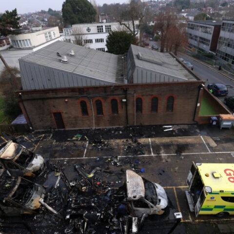 Λονδίνο: Εμπρηστική επίθεση σε ασθενοφόρα της Hatzola στο Γκόλντερς Γκριν προκαλεί φόβο στην εβραϊκή κοινότητα - Η αστυνομία ερευνά αντισημιτικό κίνητρο.