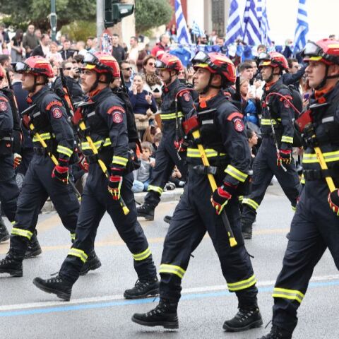Καιρός 25η Μαρτίου: Σε ποιες περιοχές θα γίνουν σήμερα οι παρελάσεις με βροχές και καταιγίδες