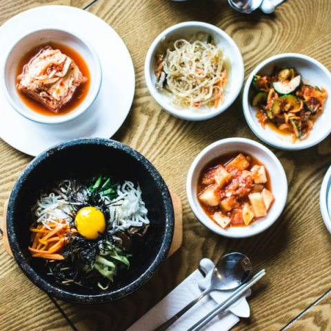 Πιάτα με κινέζικο φαγητό