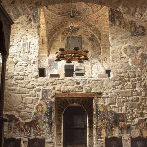 Το ΥΠΠΟ προχωρά στη συντήρηση της μοναδικής ξυλόγλυπτης εικόνας του Αγίου Γεωργίου στην Καστοριά, σημαντικού δείγματος βυζαντινής τέχνης του 13ου αιώνα.