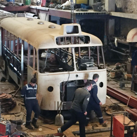 Παλιά αστικά και υπεραστικά λεωφορεία που έχουν μετατραπεί σήμερα