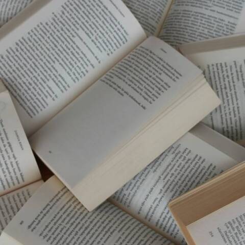 5+1 βιβλία για τις διακοπές που πλησιάζουν