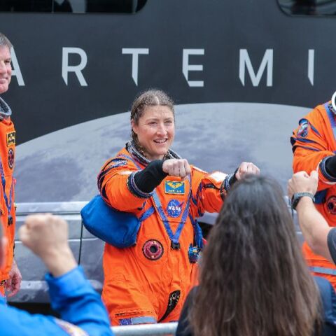 Μπορούν να τους σώσουν τη ζωή - Γιατί οι αστροναύτες της NASA φορούν πορτοκαλί στολή