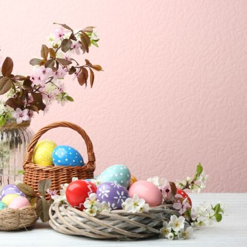 Ποιοι γιορτάζουν σήμερα, Κυριακή του Πάσχα 12 Απριλίου 2026; Το εορτολόγιο της Athens Voice σου τους θυμίζει. Μην ξεχάσεις να τους δώσεις τις καλύτερες ευχές σου!