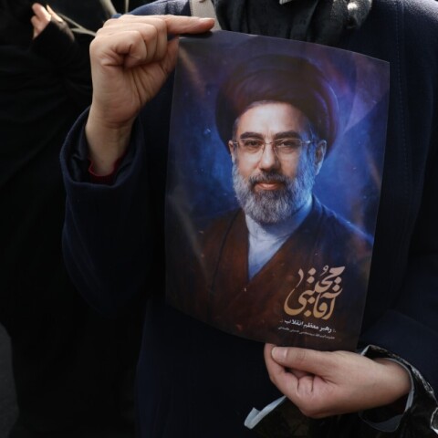 Υποστηρικτής του Μοτζτάμπα Χαμενεΐ στην Τεχεράνη