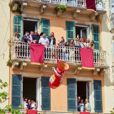 Πάσχα το ελληνικό: Ανυποχώρητα άχαστο