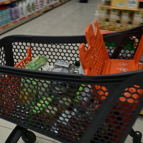 Μεγάλο Σάββατο: Τι ώρα ανοίγουν και κλείνουν καταστήματα και σούπερ μάρκετ