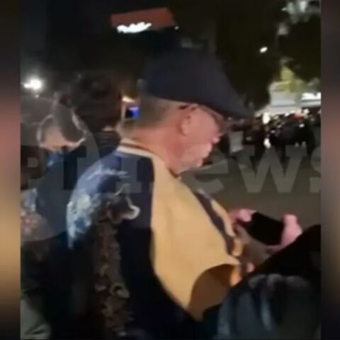 Ντάνιελ Κρεγκ και Ρέιτσελ Βάις στη Γλυφάδα: Παρακολούθησαν διακριτικά την περιφορά του Επιταφίου - Ο ηθοποιός βρίσκεται στην Ελλάδα για νέα ταινία